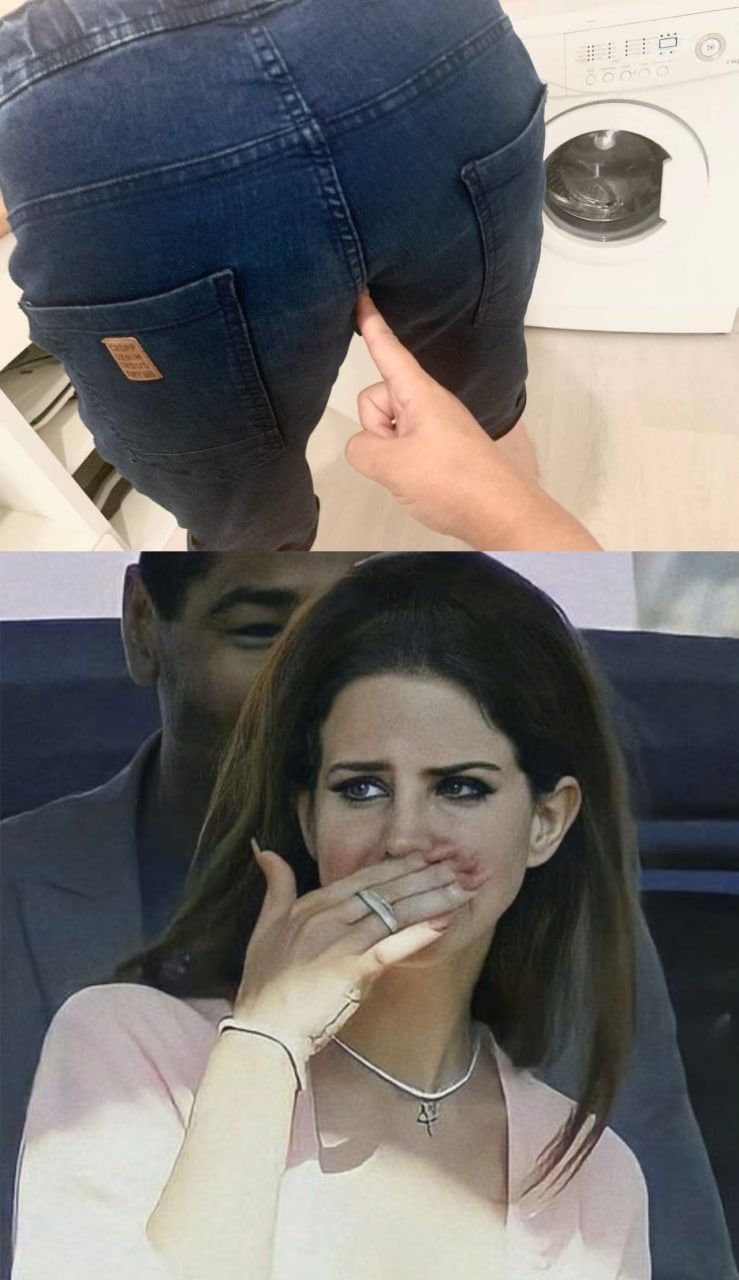 Девушка сует палец в попу